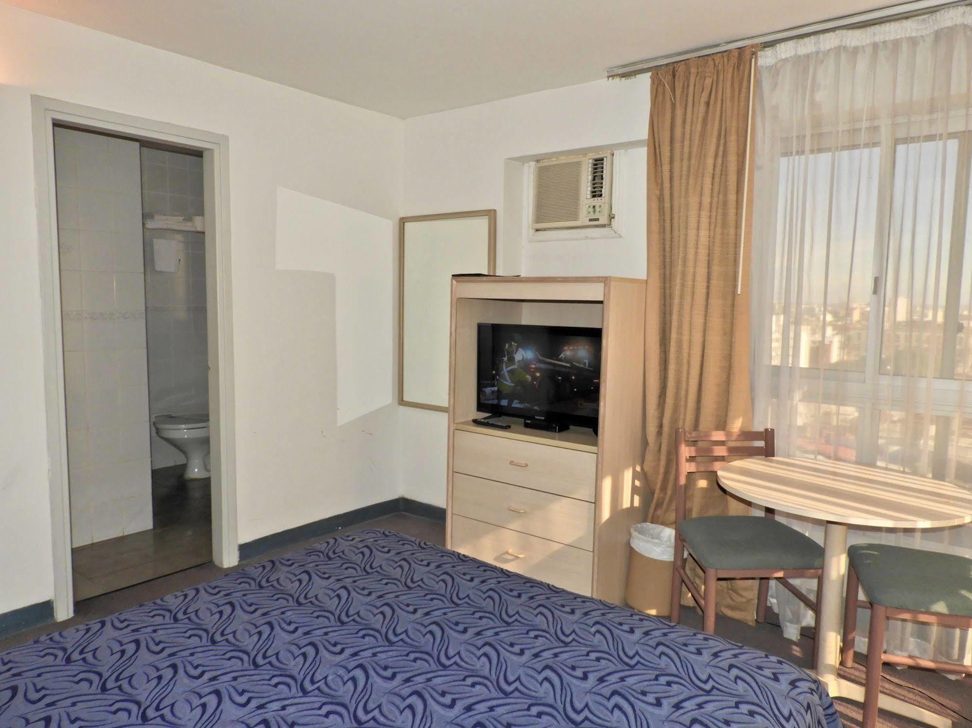 Hotel Tres Cruces Montevideo Exterior photo